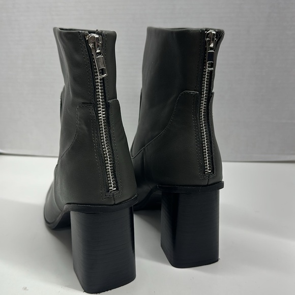 Dolce Vita DV Milana Ankle Boot Heeled Booties Leather Back Zip Gray Size 8.5 - Picture 4 of 8